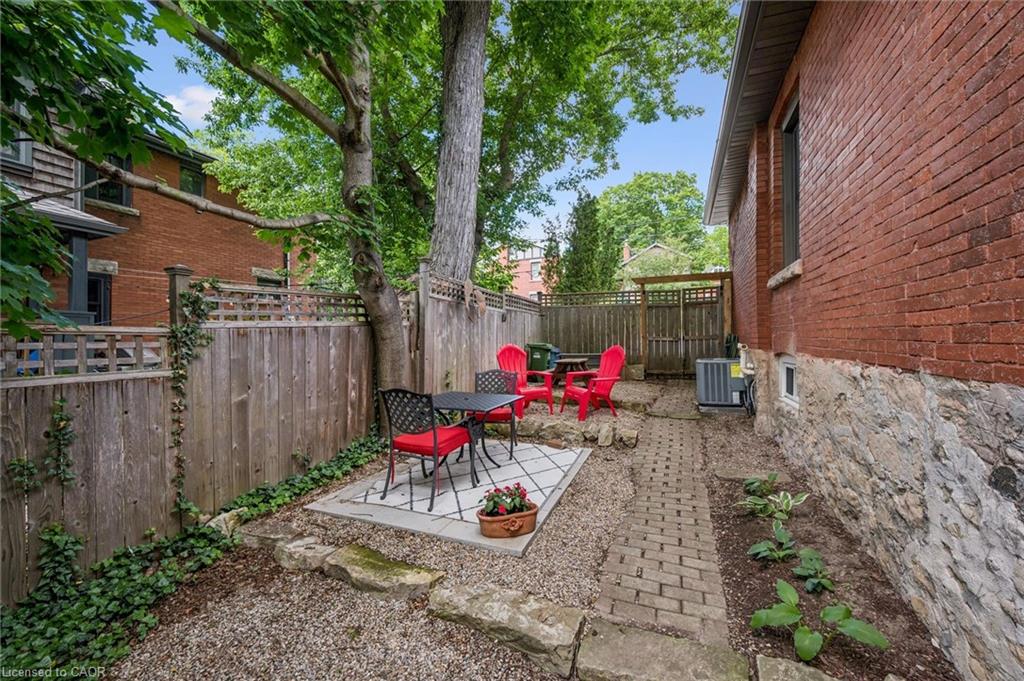 164 King Street Property Photo 39