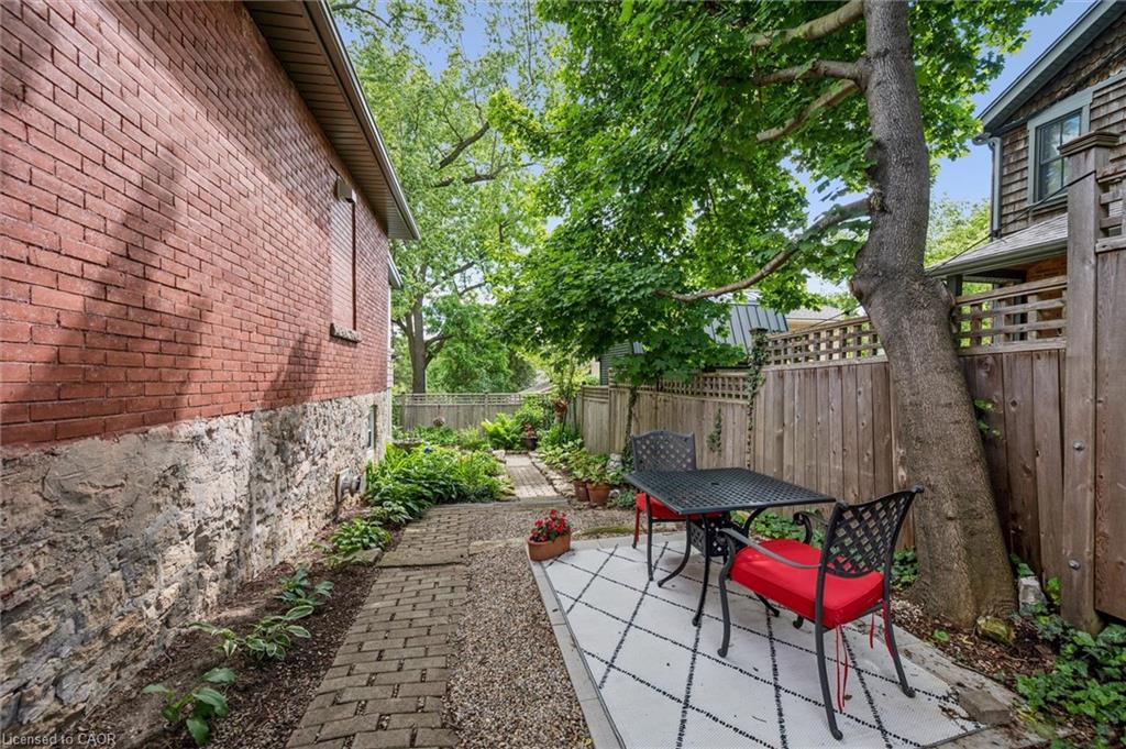 164 King Street Property Photo 40