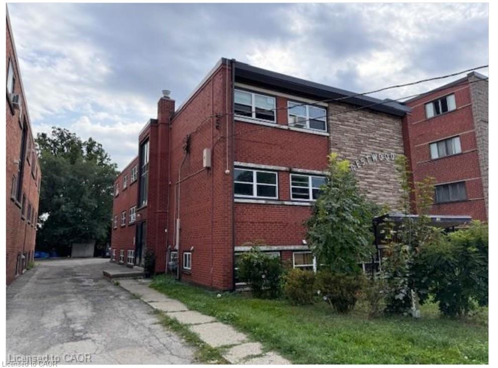 7-1250 Fennell Avenue E Property Photo 2