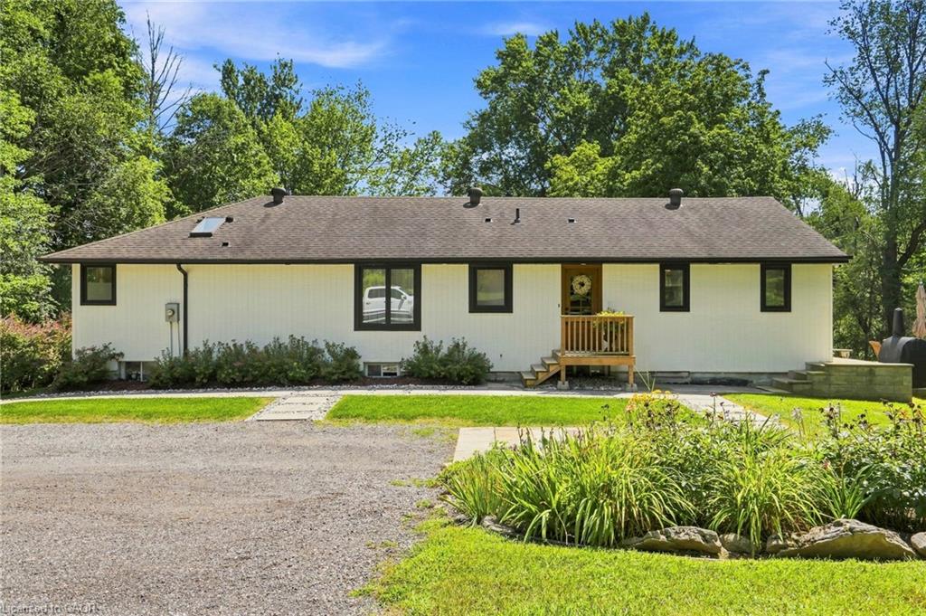1095 Governors Road Property Photo 2