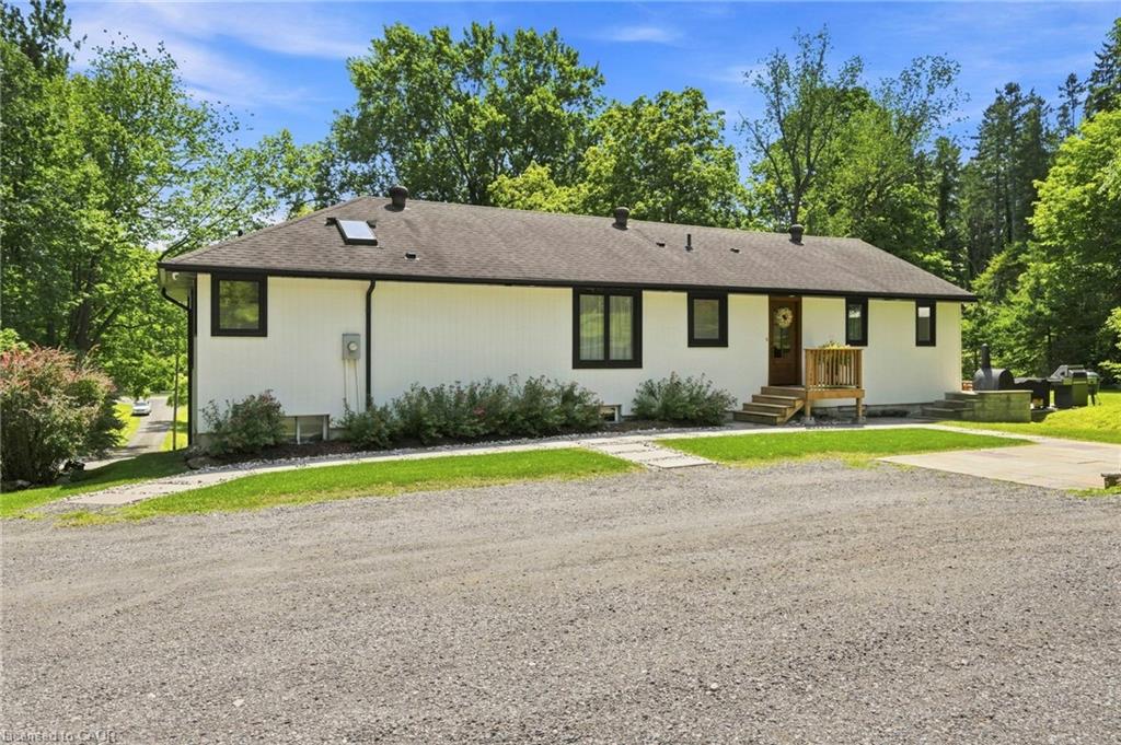 1095 Governors Road Property Photo 3