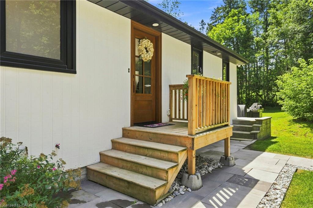 1095 Governors Road Property Photo 4