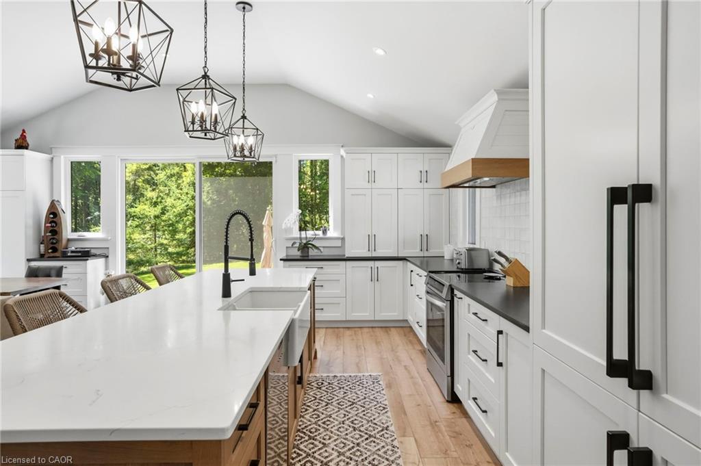 1095 Governors Road Property Photo 8