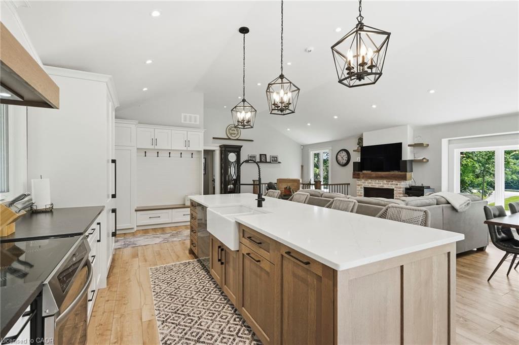 1095 Governors Road Property Photo 10