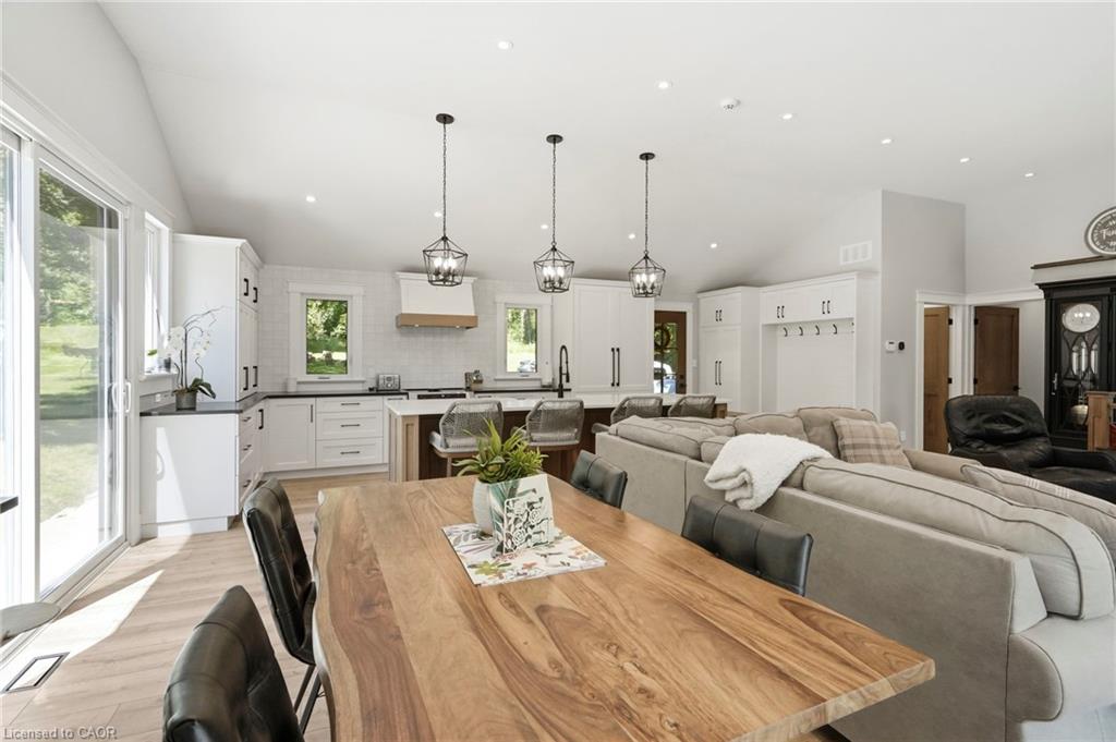 1095 Governors Road Property Photo 12