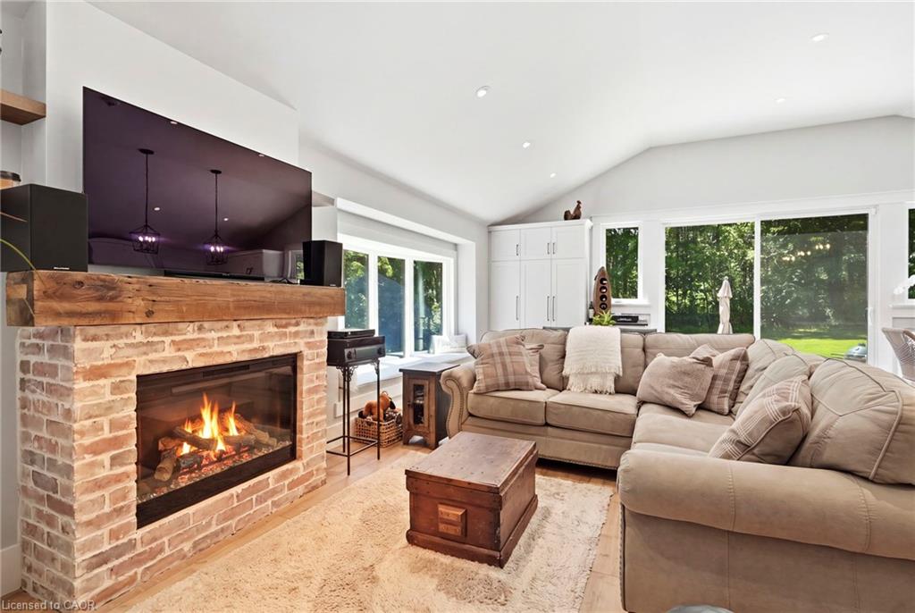 1095 Governors Road Property Photo 14