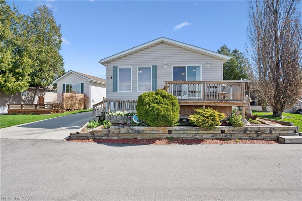27 Trillium Beach Drive Property Photo 3