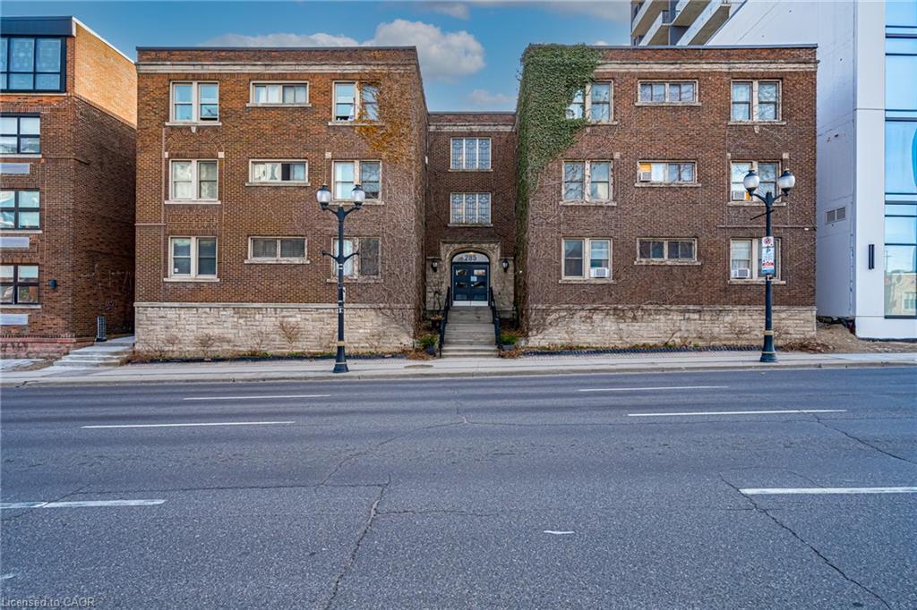 10-285 King Street W Property Photo 1