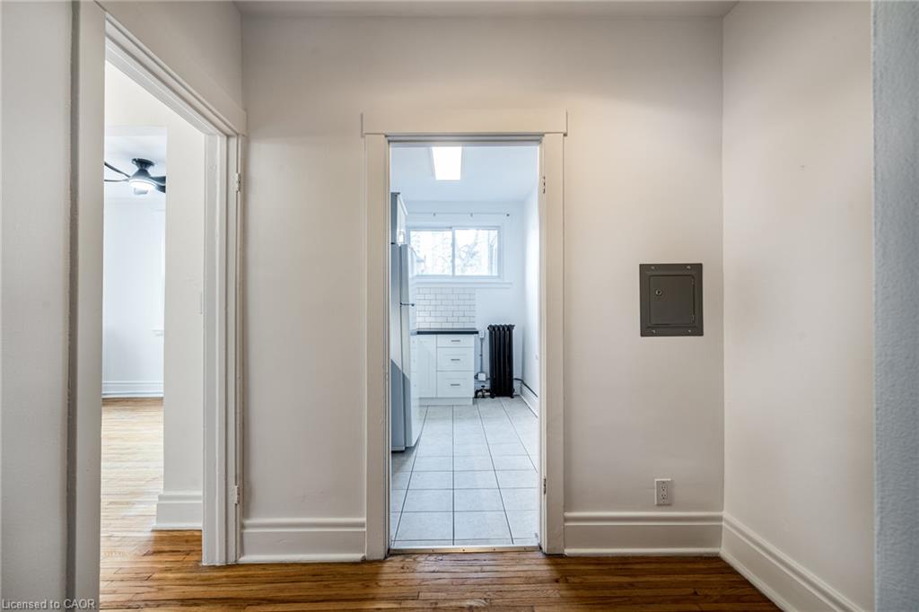 10-285 King Street W Property Photo 6