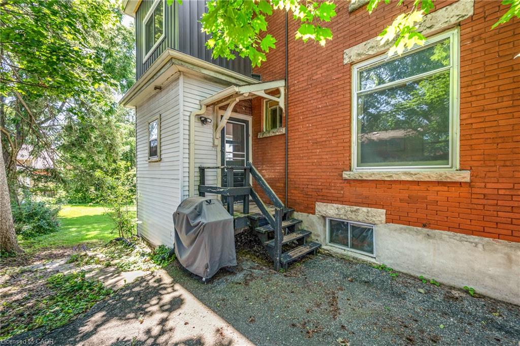 458 Woolwich Street Property Photo 4
