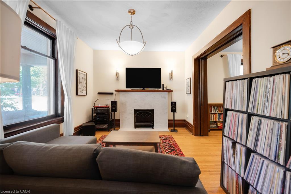 458 Woolwich Street Property Photo 6