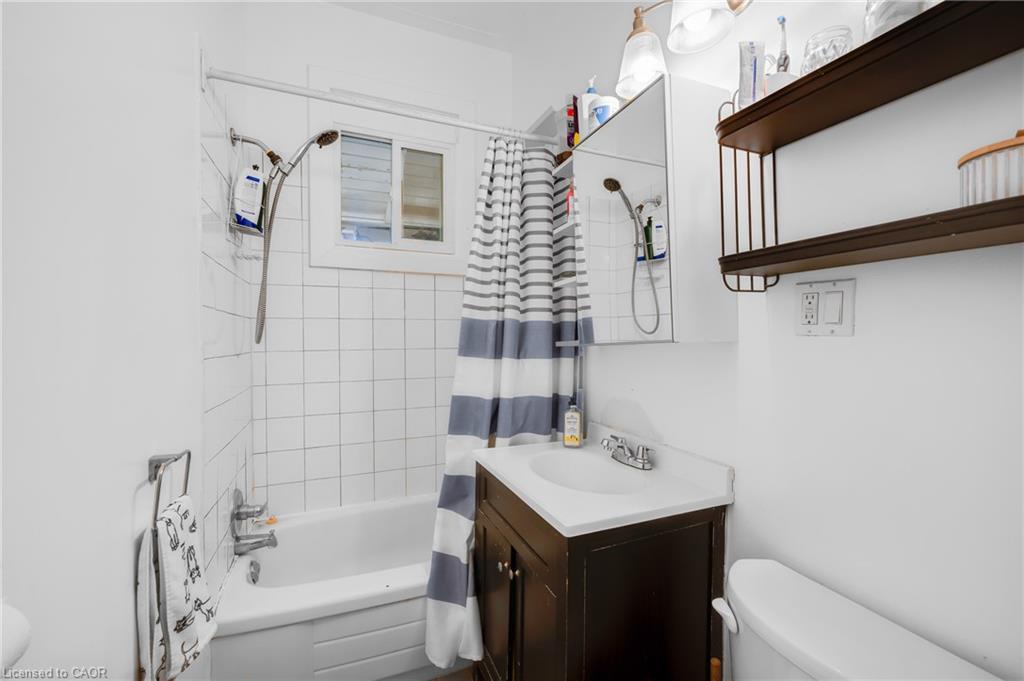 458 Woolwich Street Property Photo 9