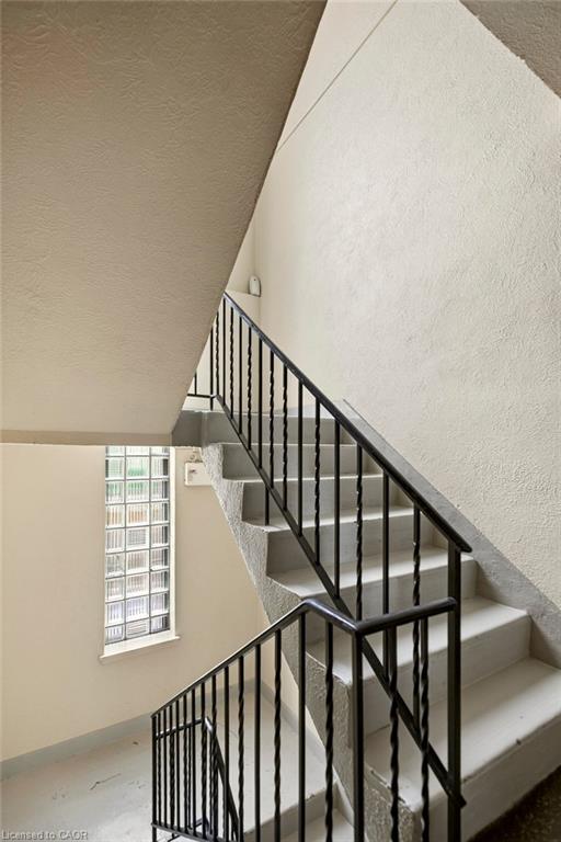 10-4 Robinson Street Property Photo 5
