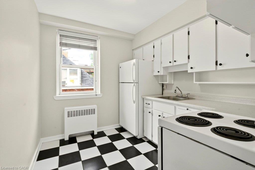 10-4 Robinson Street Property Photo 15