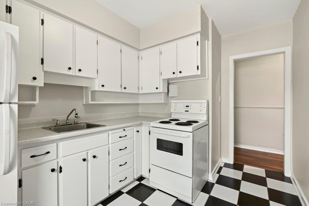 10-4 Robinson Street Property Photo 18