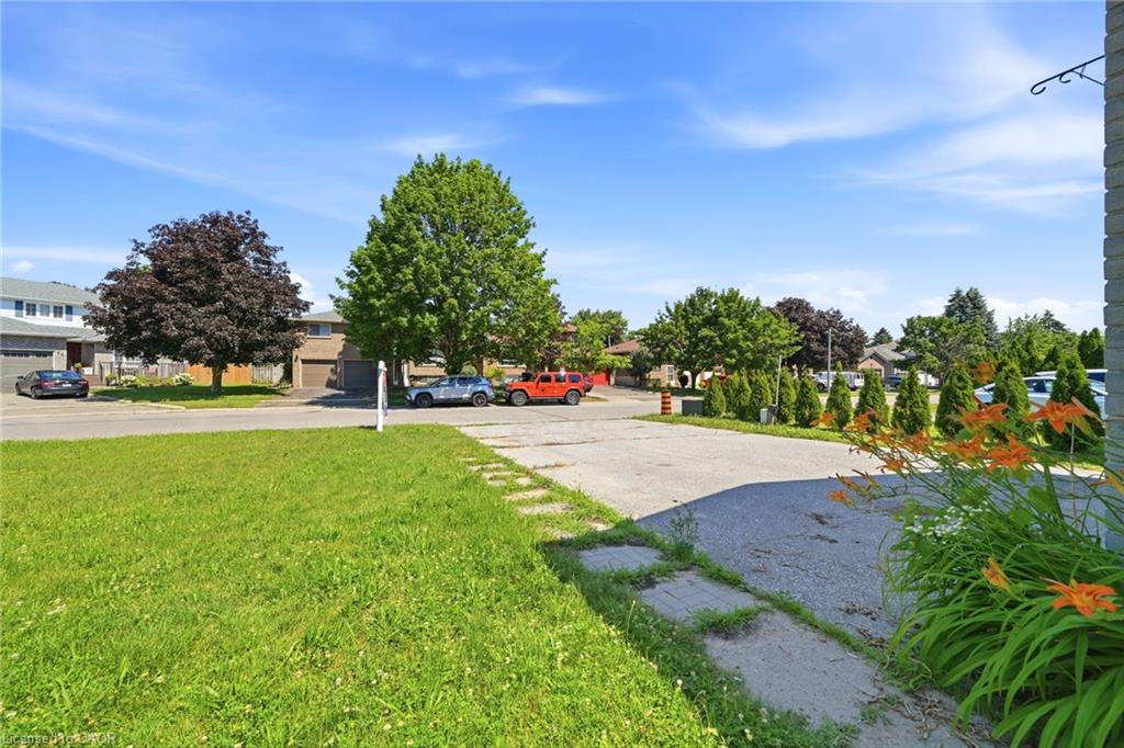 39 Camrose Drive Property Photo 3