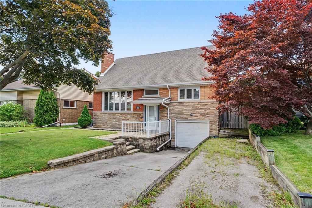 100 Hardale Crescent Property Photo 3