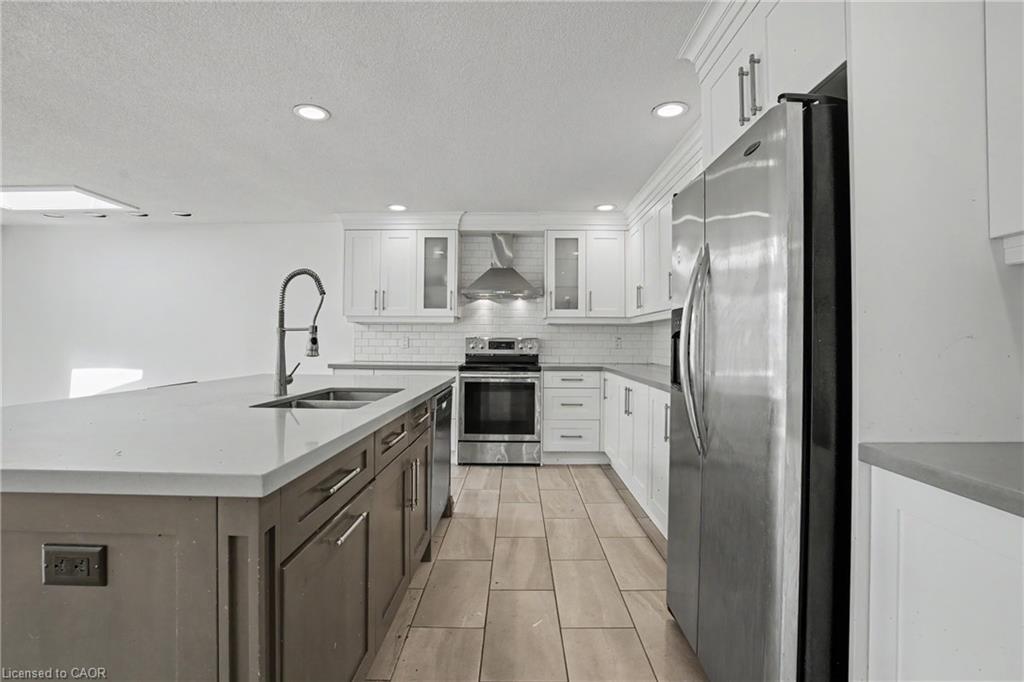 100 Hardale Crescent Property Photo 6