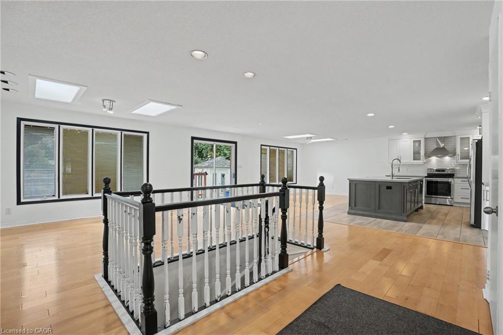 100 Hardale Crescent Property Photo 7