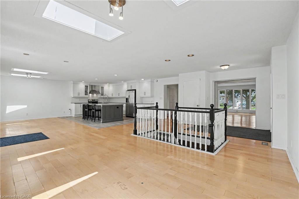 100 Hardale Crescent Property Photo 8