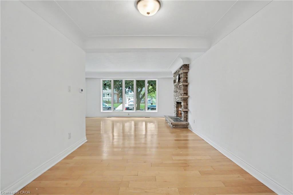 100 Hardale Crescent Property Photo 13