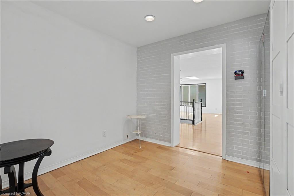 100 Hardale Crescent Property Photo 14