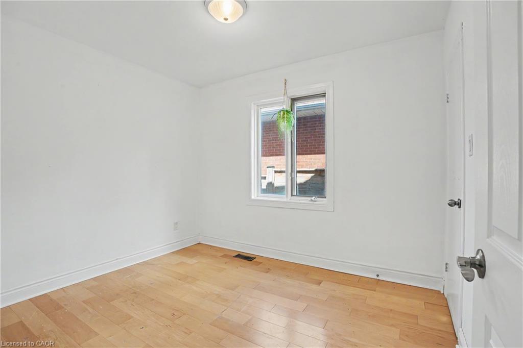100 Hardale Crescent Property Photo 18