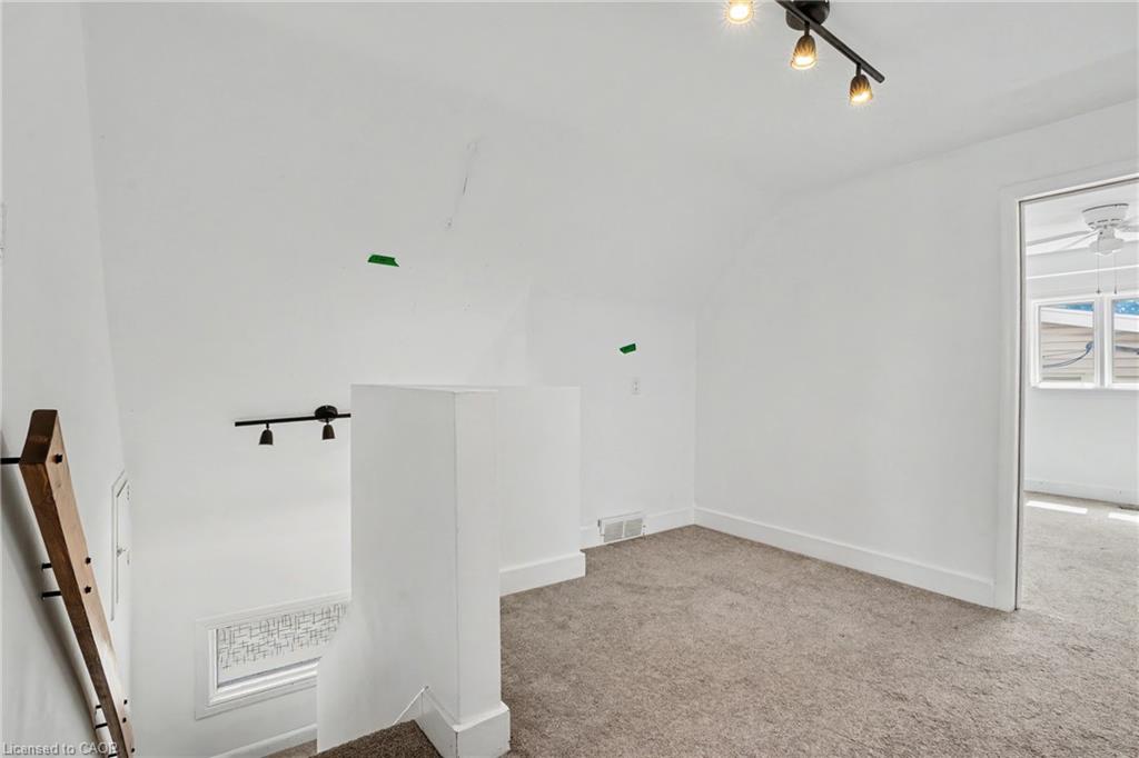 100 Hardale Crescent Property Photo 21
