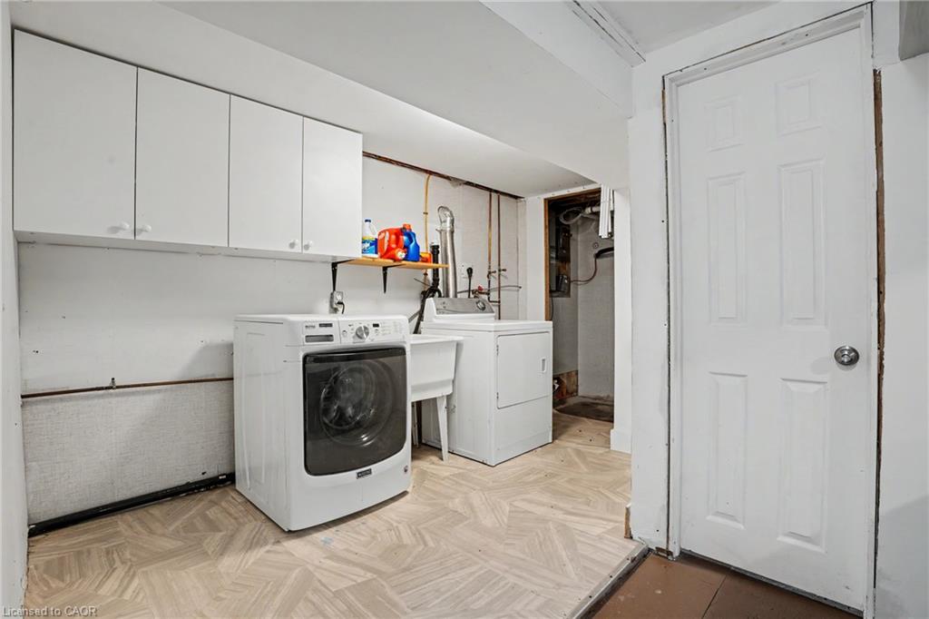 100 Hardale Crescent Property Photo 28