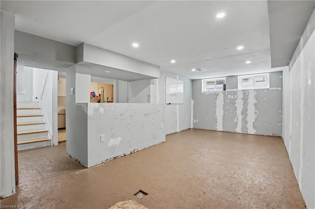 100 Hardale Crescent Property Photo 29