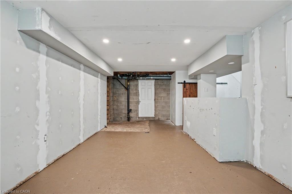 100 Hardale Crescent Property Photo 30