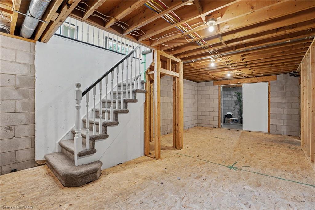 100 Hardale Crescent Property Photo 31