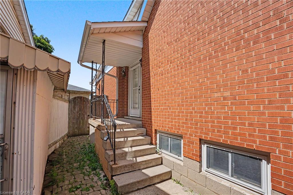 100 Hardale Crescent Property Photo 35