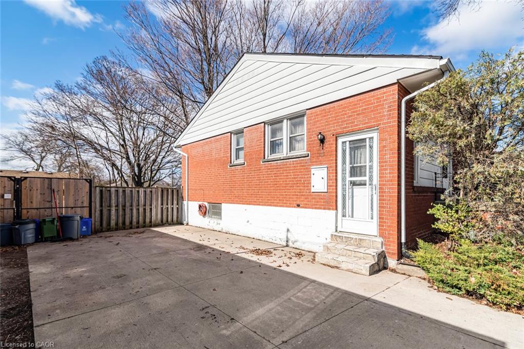 124 Broker Drive Property Photo 4