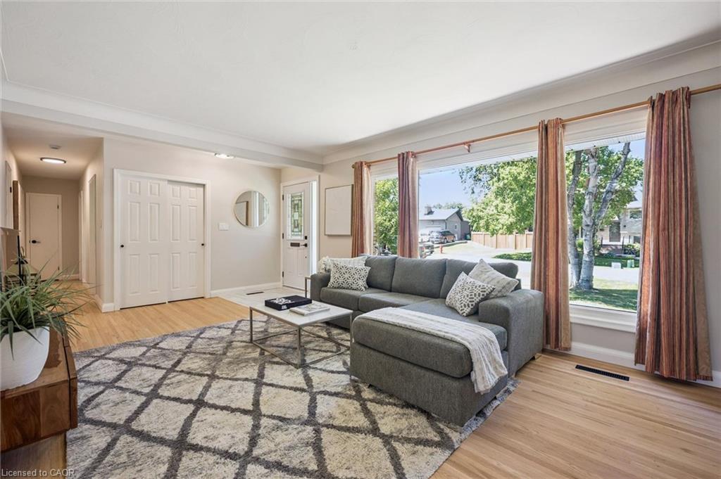636 Iroquois Avenue Property Photo 8
