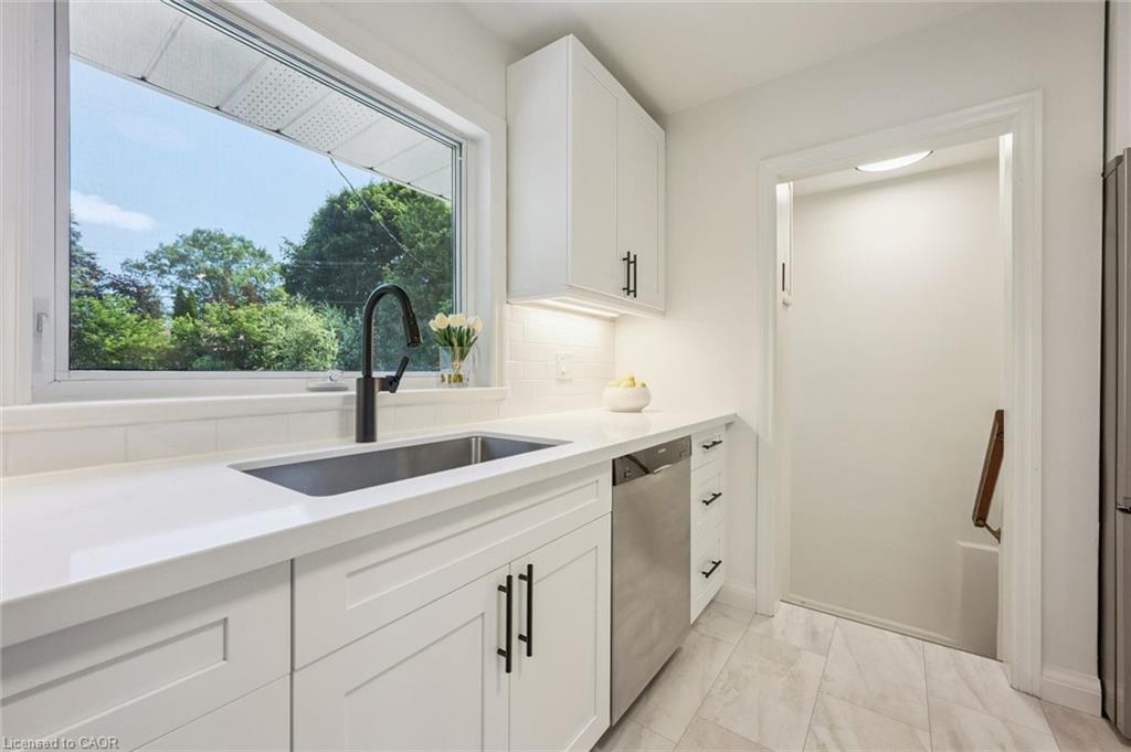636 Iroquois Avenue Property Photo 11