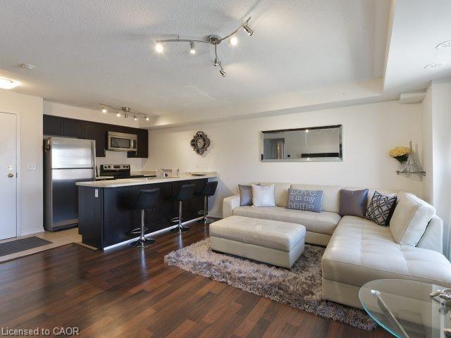 7-129 Isaac Devins Boulevard Property Photo 7