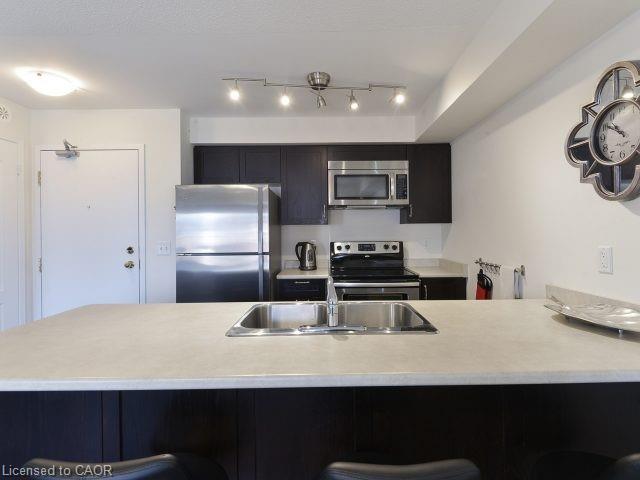 7-129 Isaac Devins Boulevard Property Photo 10