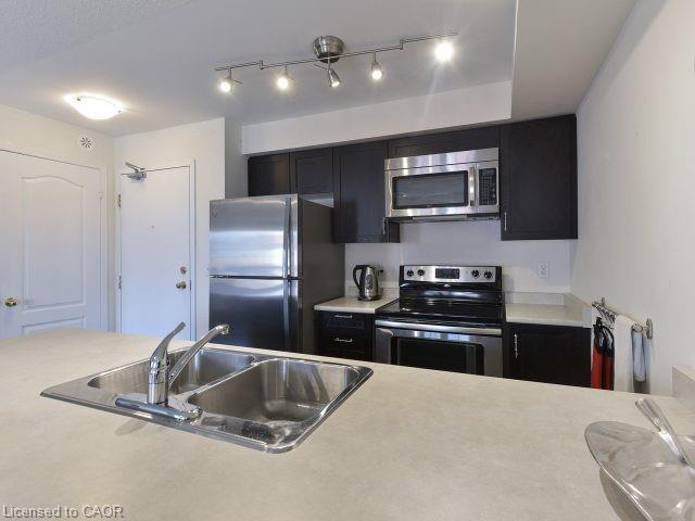 7-129 Isaac Devins Boulevard Property Photo 11