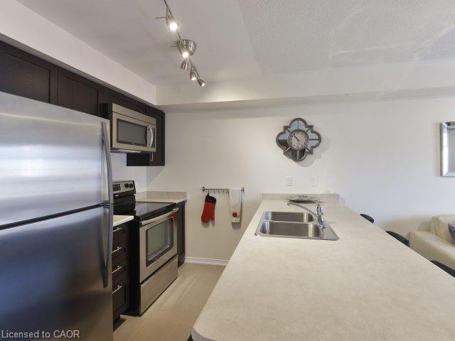 7-129 Isaac Devins Boulevard Property Photo 12