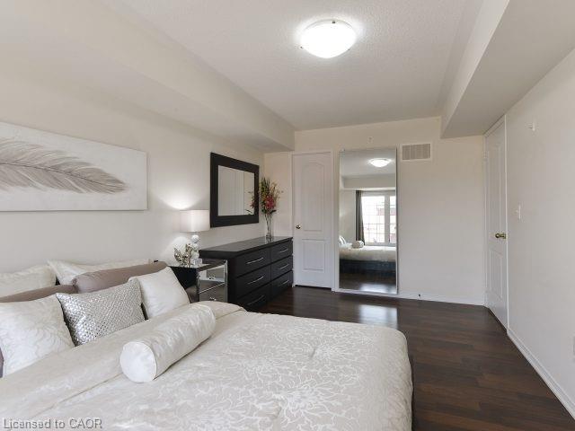 7-129 Isaac Devins Boulevard Property Photo 14