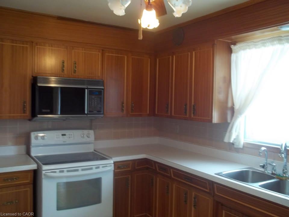 282 Glenridge Drive Property Photo 2