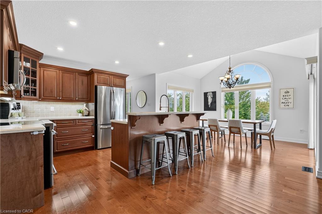 5767 Tenth Line Property Photo 9