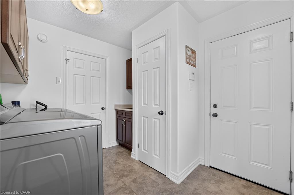 5767 Tenth Line Property Photo 25