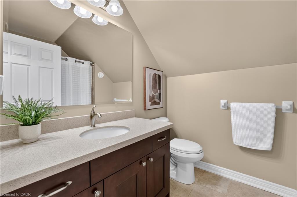 5767 Tenth Line Property Photo 34