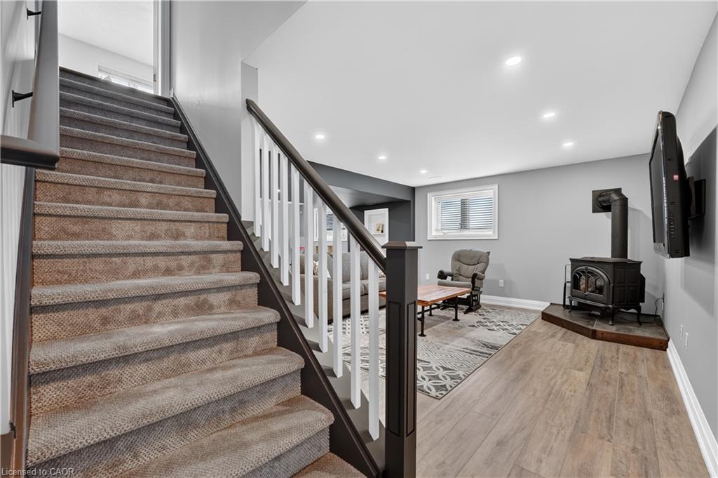 5767 Tenth Line Property Photo 35
