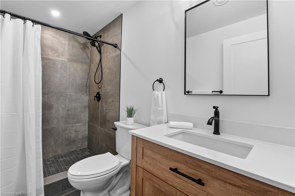 5767 Tenth Line Property Photo 38