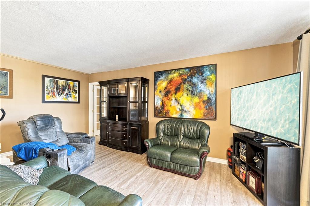 202-851 Queenston Road Property Photo 11