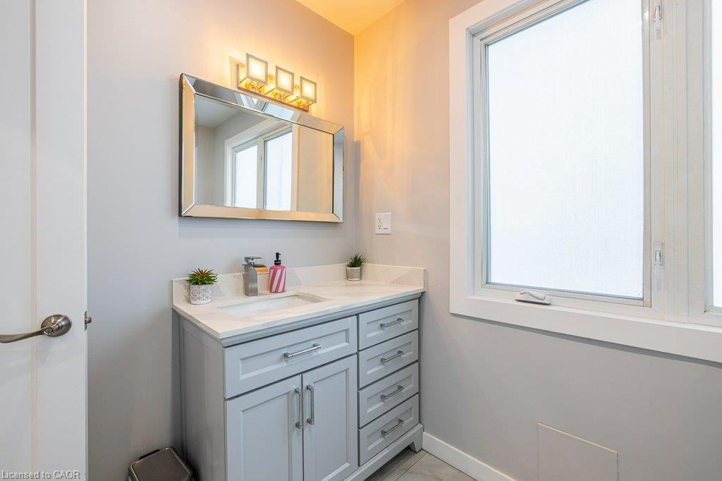 165 East & West Line Property Photo 15