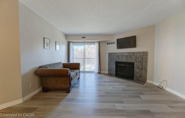 27-3085 Kingsway Drive Property Photo 6